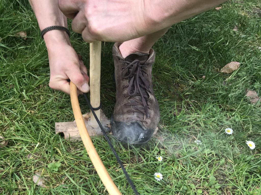 Artisanat sauvage, feu par friction et tir à l'arc